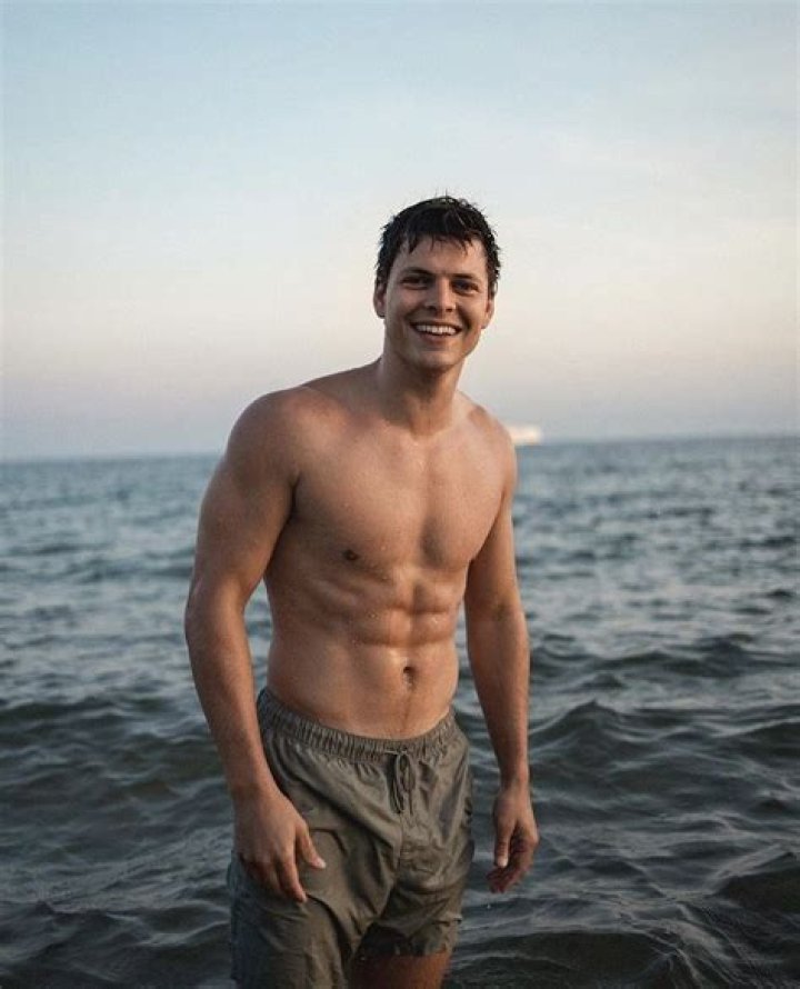 Alex Høgh Andersen biografía, edad, altura, esposo, net worth, familia