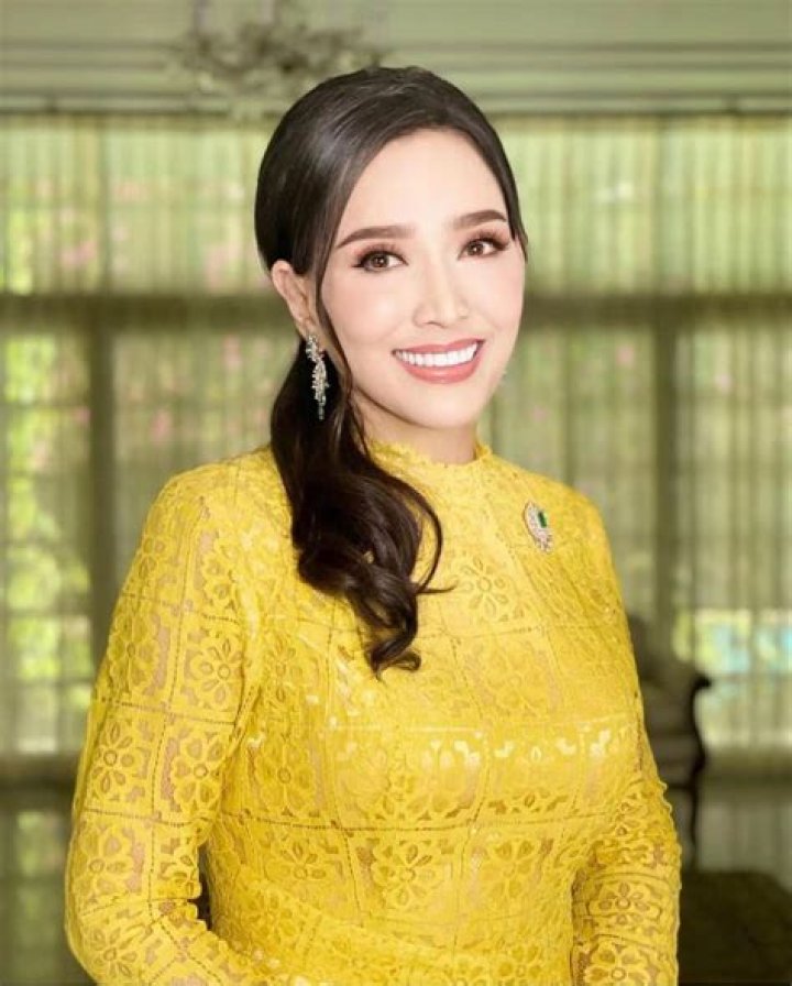 Apasra Hongsakula Biography, Age, Height, Wife, Net Worth and Family