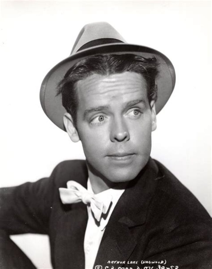 Arthur Lake biografía, edad, altura, esposo, net worth, familia