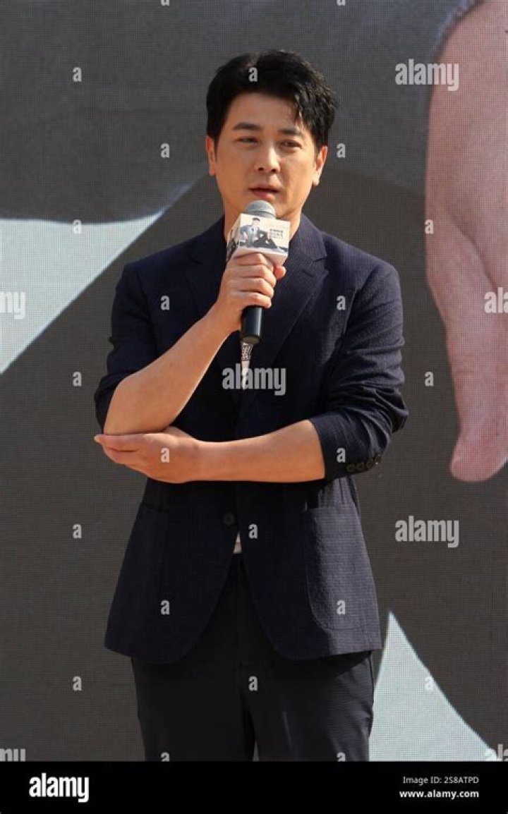 Bao Jianfeng Biography, Age, Height, Wife, Net Worth, Family