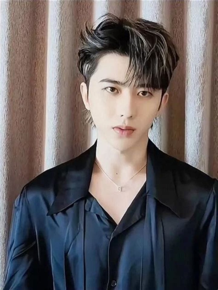 Cai Xukun Biography, Age, Height, Wife, Net Worth, Family