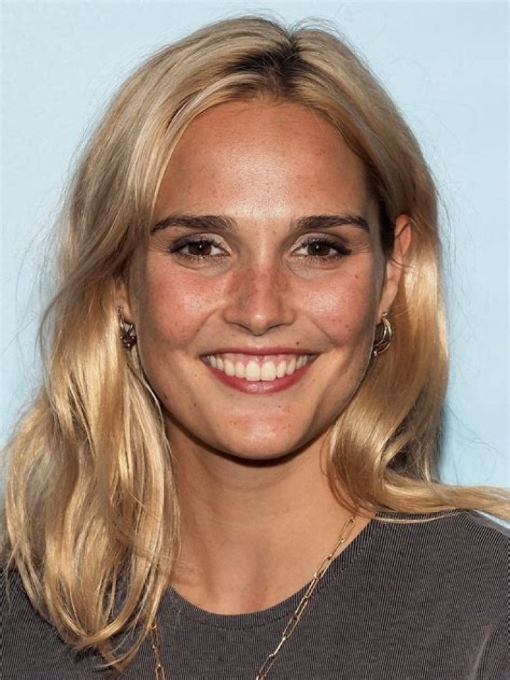 Camille Lou Biography, Age, Height, Husband, Net Worth, Family