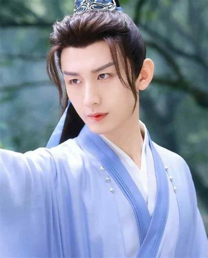 Cheng Yi Biography, Age, Height, Wife, Net Worth, Family