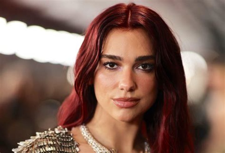Dua Lipa biografía, edad, altura, esposa, net worth, familia