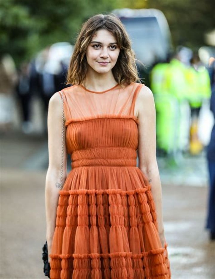 Emma Appleton Biography, Age, Height, Husband, Net Worth, Family