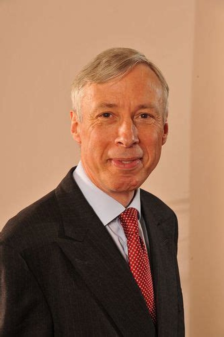 Frederick Curzon, 7th Earl Howe Biography, Age, Height, Wife, Net Worth, Family