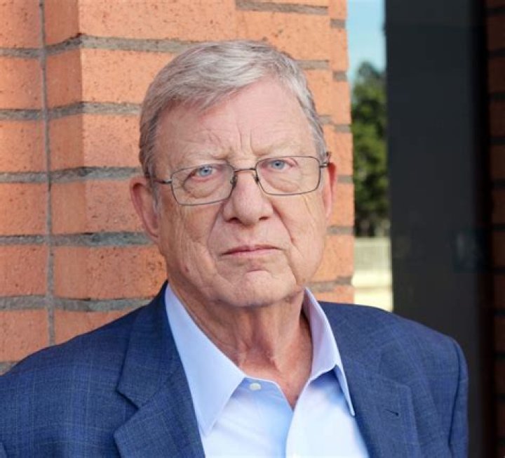 Jeff Greenfield Biography, Age, Height, Wife, Net Worth, Family