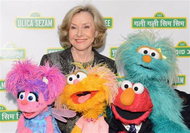 Joan Ganz Cooney biografía, edad, altura, esposa, net worth, familia