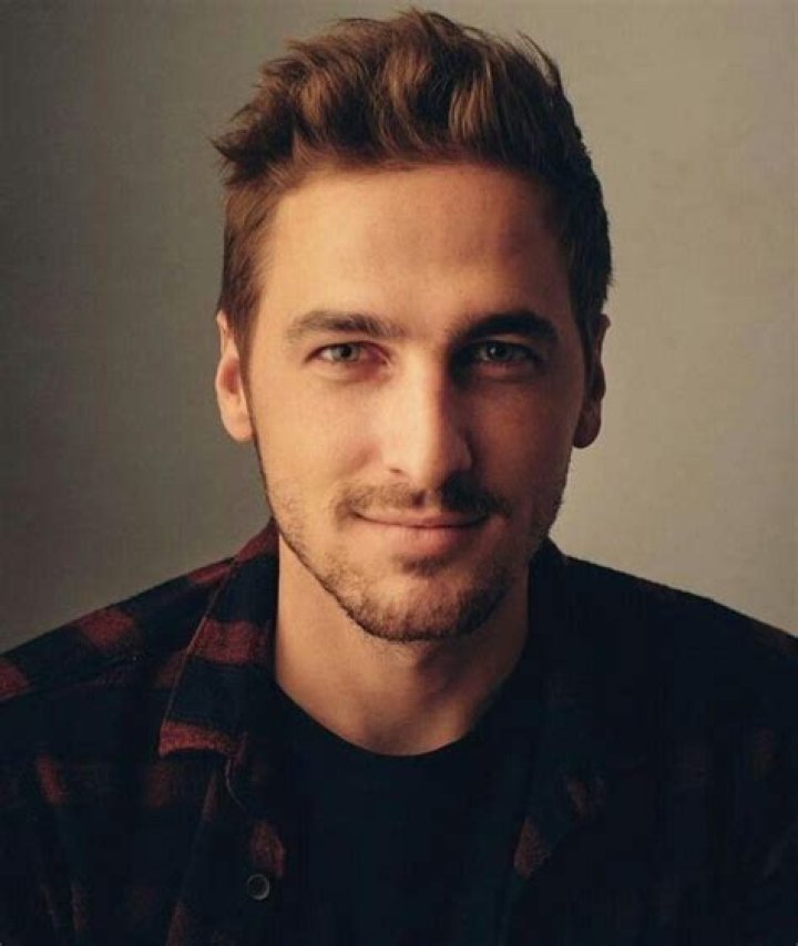 Kendall Schmidt Biography, Age, Height, Wife, Net Worth, Family