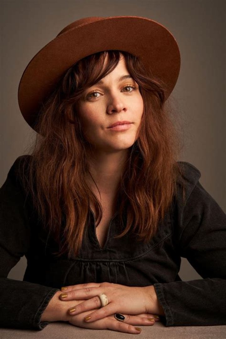 Renée Felice Smith Biography, Age, Height, Husband, Net Worth, Family