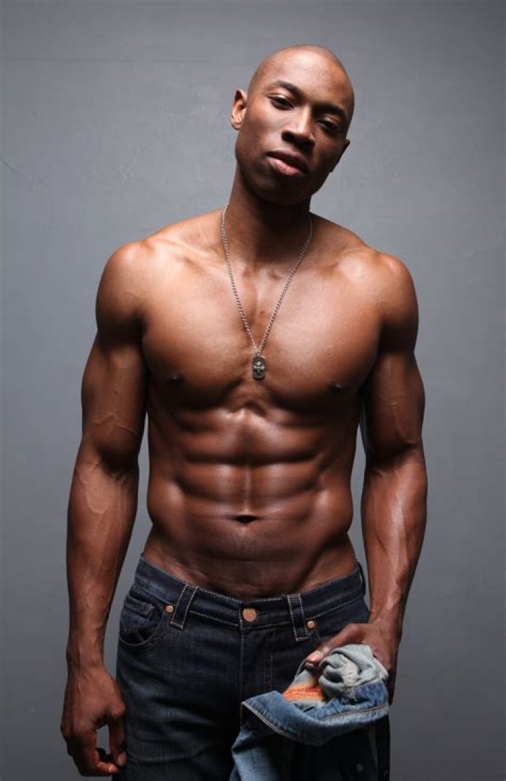 Robbie Jones Biography, Age, Height, Wife, Net Worth, Family