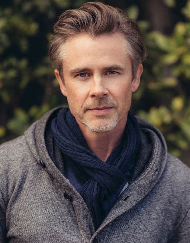 Sam Trammell biografía, edad, altura, esposo, net worth, familia