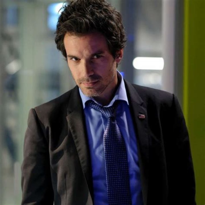 Santiago Cabrera biografía, edad, altura, esposo, net worth, familia