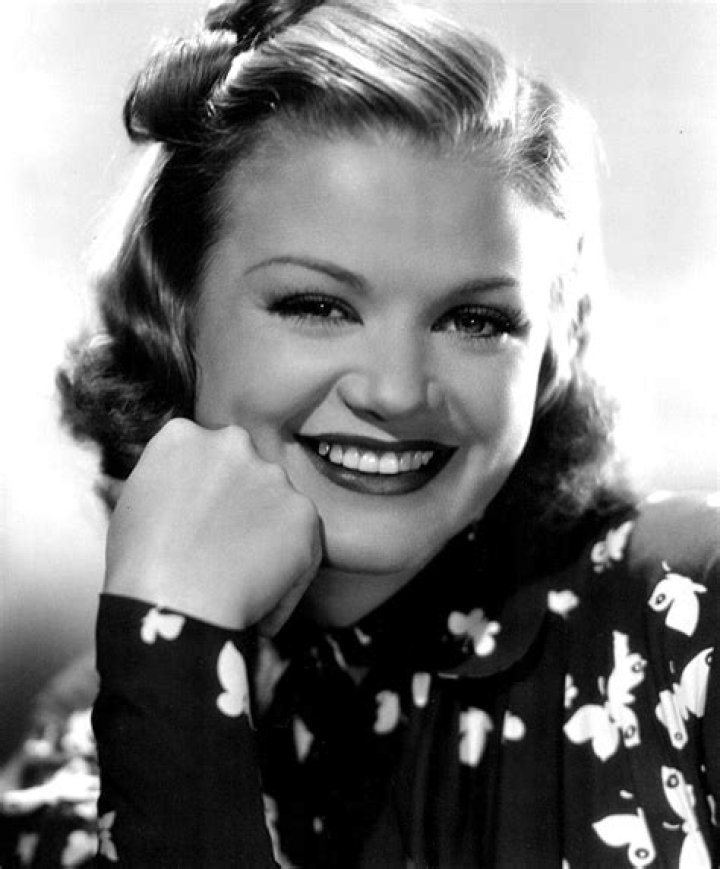 Simone Simon Biography, Age, Height, Husband, Net Worth, Family