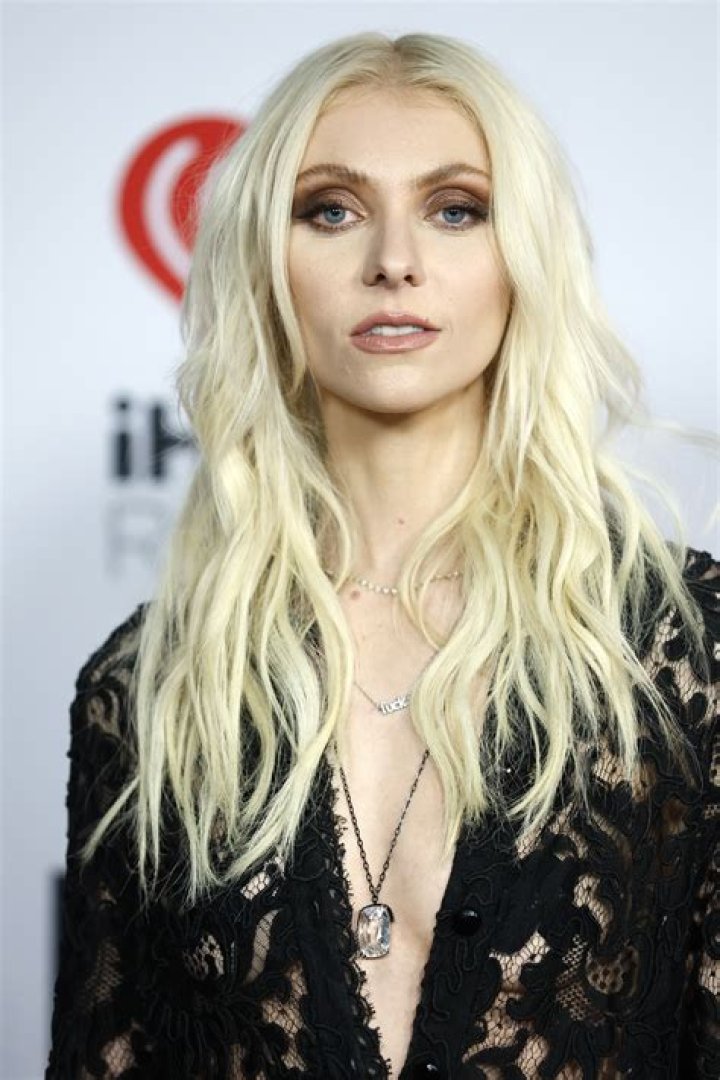 Taylor Momsen Biography, Age, Height, Husband, Net Worth, Family