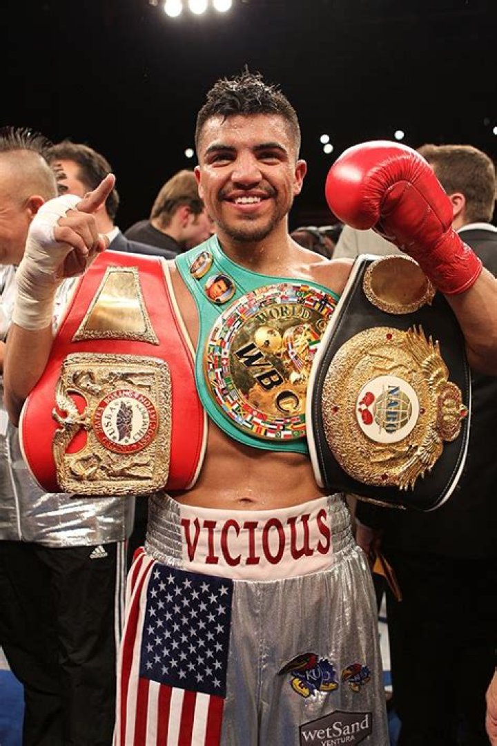 Victor Ortiz Biography, Age, Height, Wife, Net Worth, Family
